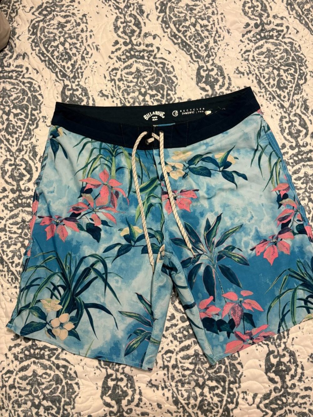 🌸Billabong Sundays Pro Tropical Floral Boardshorts Swim Trunks - Size 32🌸